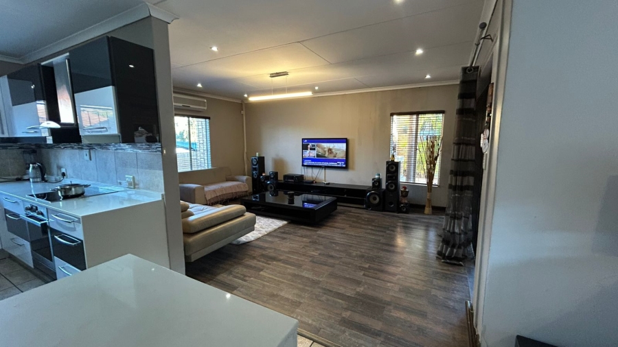 3 Bedroom Property for Sale in Safari Gardens North West